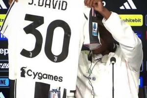 体育赛事直播-戴维：新赛季我将身披尤文30号球衣，这是我父亲的生日