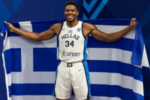 字母哥晒希腊国家队定妆照 字母哥哥和字母弟皆出镜