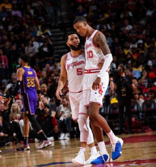 实时比分查询-场均12+6+1,他比小史密斯更贵?1.2亿怕是留不住,斯通不如交易