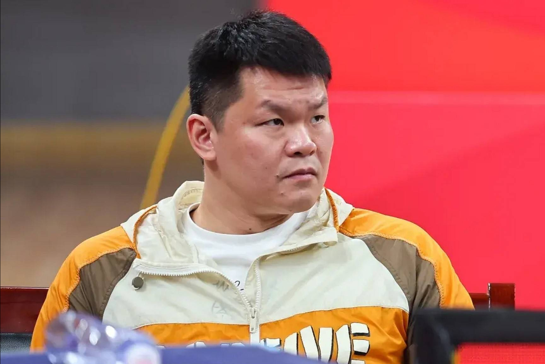 足球直播平台-宏远也疯狂!朱芳雨怒砸重金又签一人,15岁天才前锋正式加盟广东