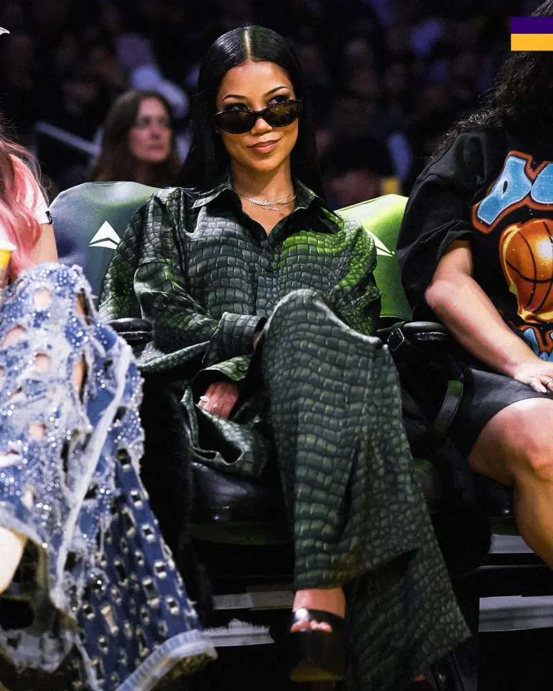 体育赛事直播-众星云集!湖人社媒晒上赛季众名流观看比赛时的个人装束