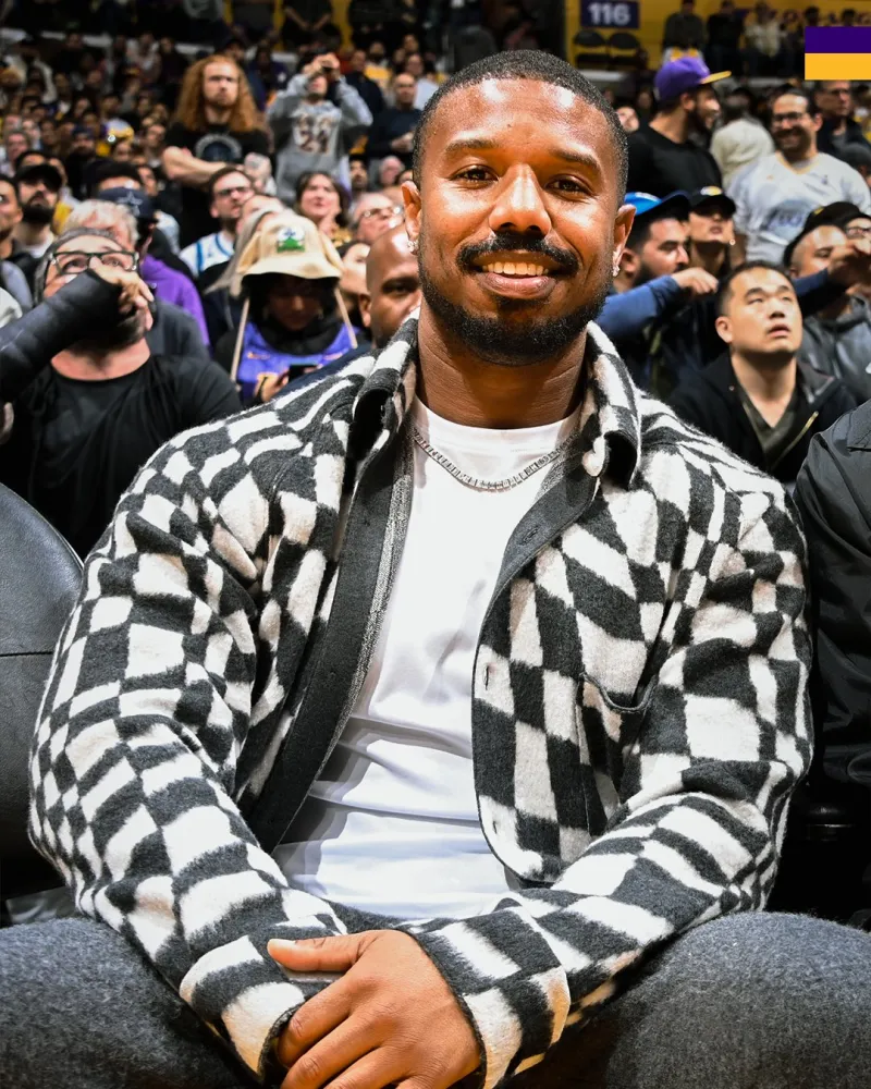 体育赛事直播-众星云集!湖人社媒晒上赛季众名流观看比赛时的个人装束