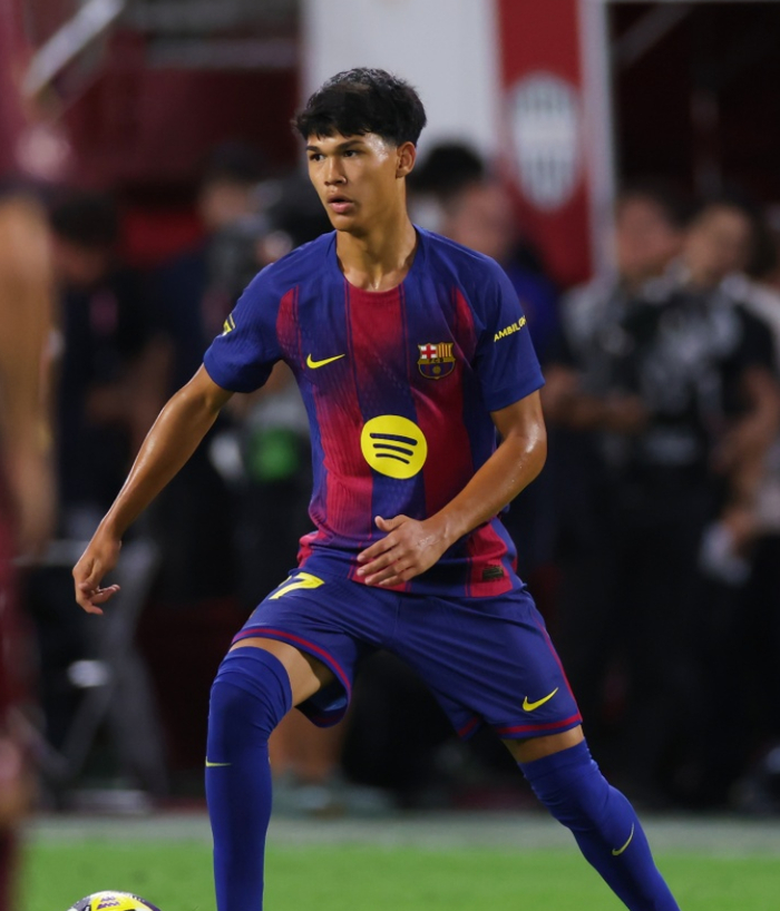 开云登录入口-18岁天才解约离队!巴萨遇沉重打击,弗里克公开惋惜,大巴黎捡漏|巴塞罗那|德罗|拉玛西亚|梅西|曼城_新浪体育_新浪新闻