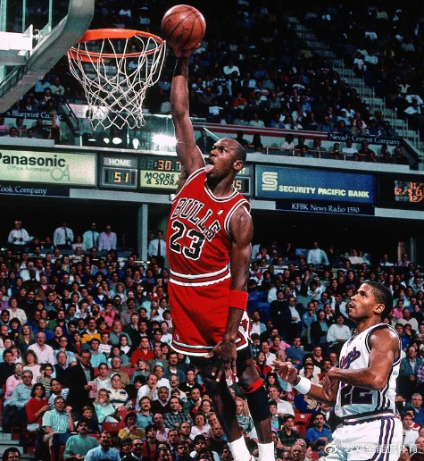 单赛季拿3000分有多难？科比0次 詹姆斯0次 唯独他3次|科比·布莱恩特|乔丹|NBA|张伯伦|科比-布莱恩特_新浪体育_新浪新闻