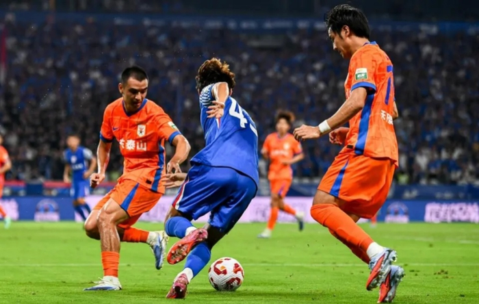 足球直播平台-小心！2-9或是山东泰山与申花“演戏”，辽宁铁人客场取胜难度大|上海申花|德尔加多|三叉戟|热身赛|上海申花足球俱乐部_新浪体育_新浪新闻