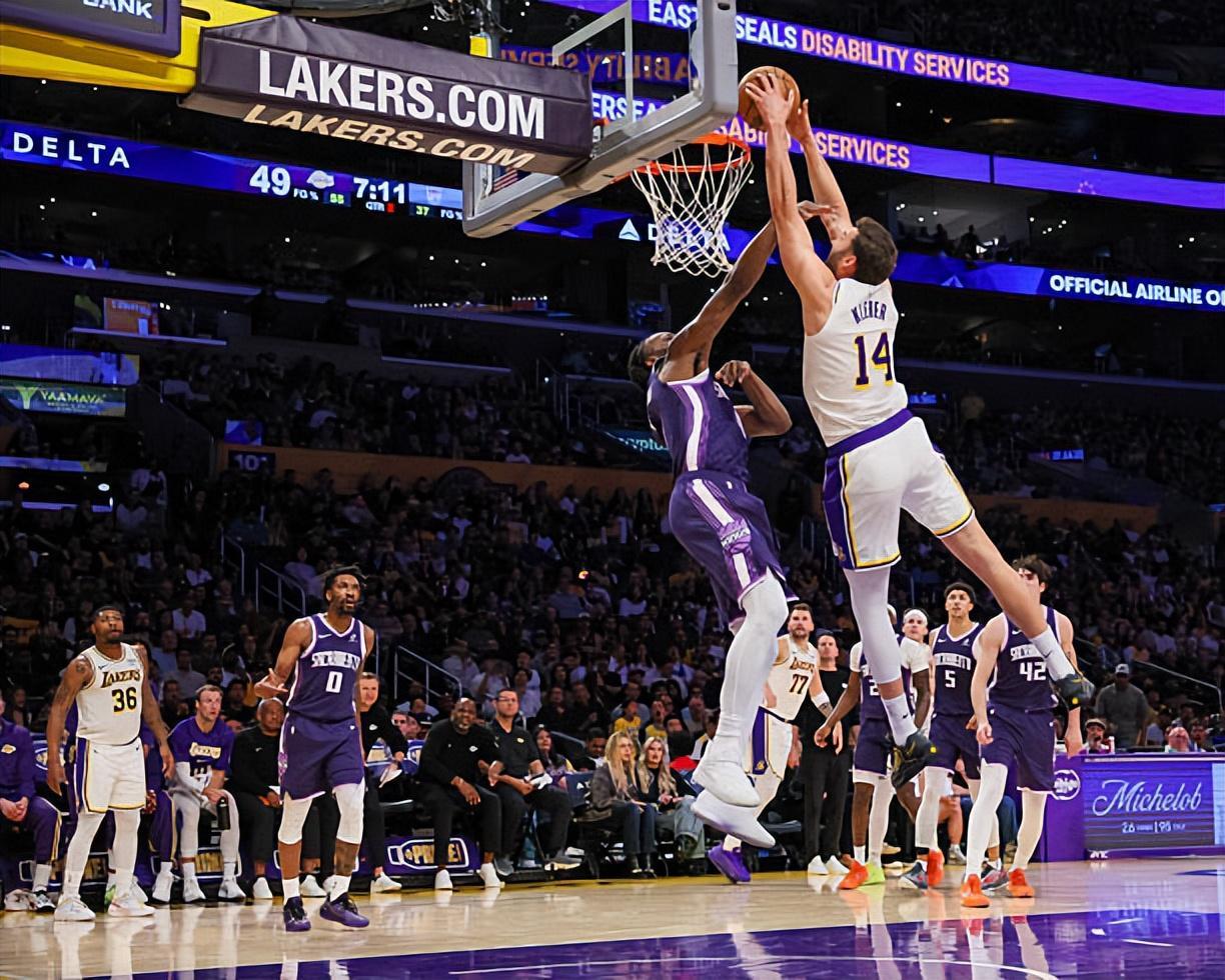 赛事数据分析-竟然还完成了一记爆扣，湖人替补内线也许偶尔能扮演奇兵的角色？