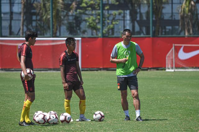 篮球直播平台-邵佳一：中超降薪势在必行 武磊替补非能力问题