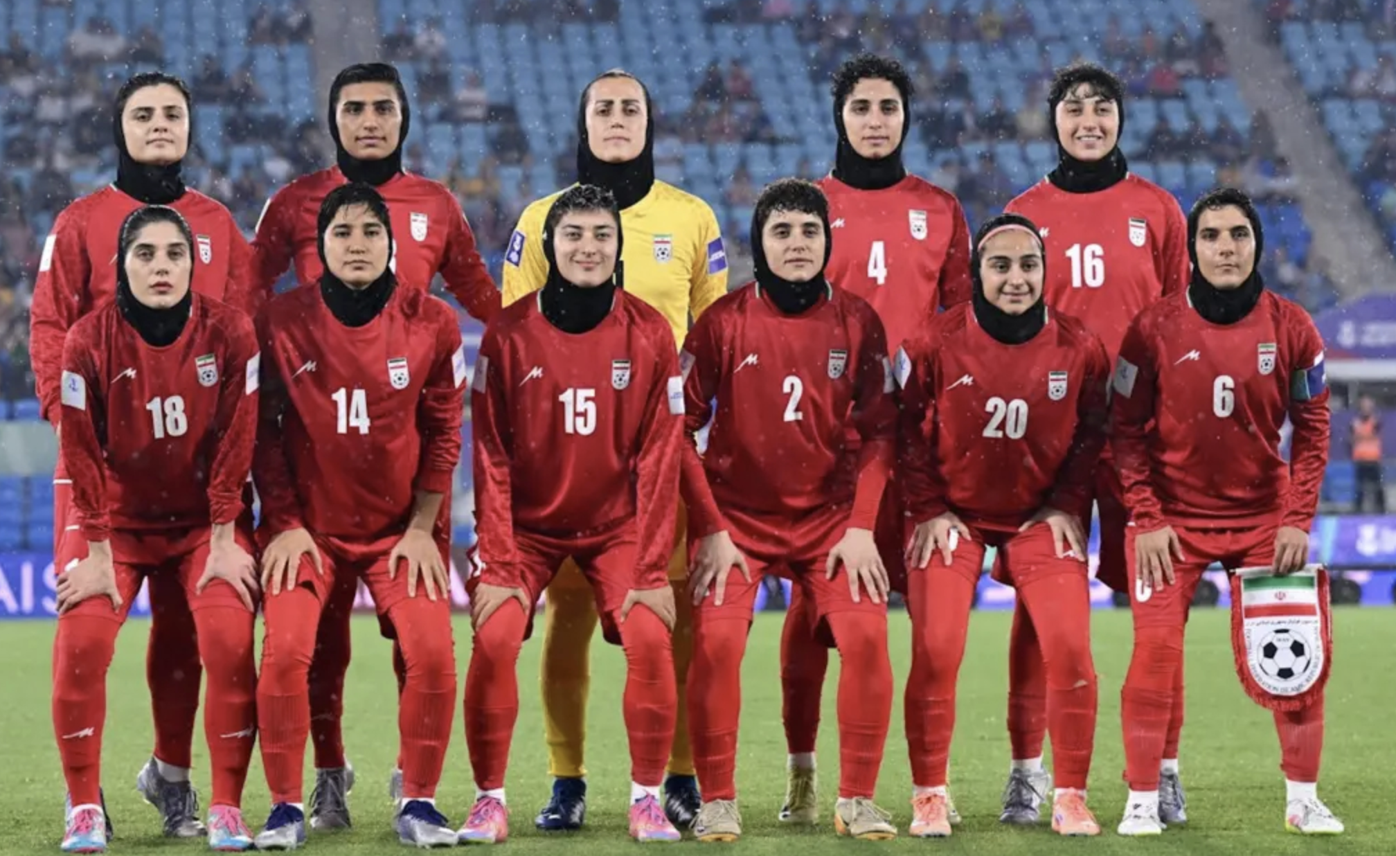 kaiyun登录入口-仅剩2人！伊朗女足队长撤回庇护连夜赶回亚洲 外媒：她家人失踪了